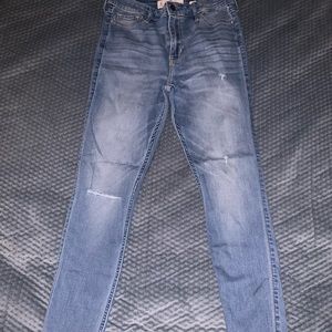 Hollister distressed high rise super skinny size 9R blue Jean